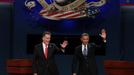 U.S. President Barack Obama and Republican presidential nominee Mitt Romney take the stage prior to the first presidential debate in Denver October 3, 2012. REUTERS/Jason Reed (UNITED STATES - Tags: POLITICS ELECTIONS USA PRESIDENTIAL ELECTION) Published: Říj. 4, 2012, 1:14 dop.