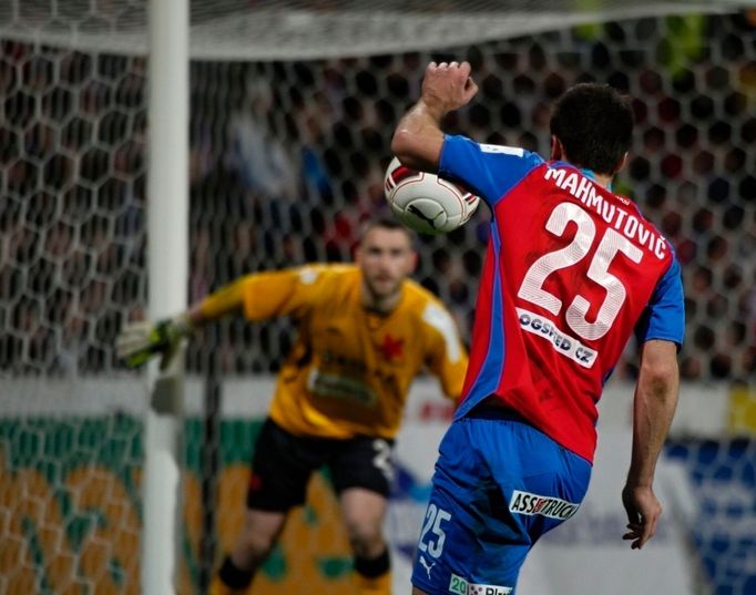 SL, Plzeň-Slavia: Aidin Mahmutovič (25) - Martin Berkovec