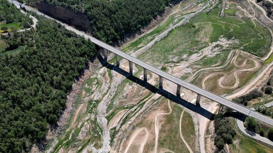 Vražedné i podmanivé. Sucho ve Španělsku přišlo nečekaně brzo, odhalilo dna jezer