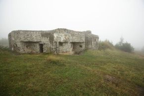 Obrana se zbavuje nepotřebného majetku. Prodává vilu, pozemky, bunkry i rakety