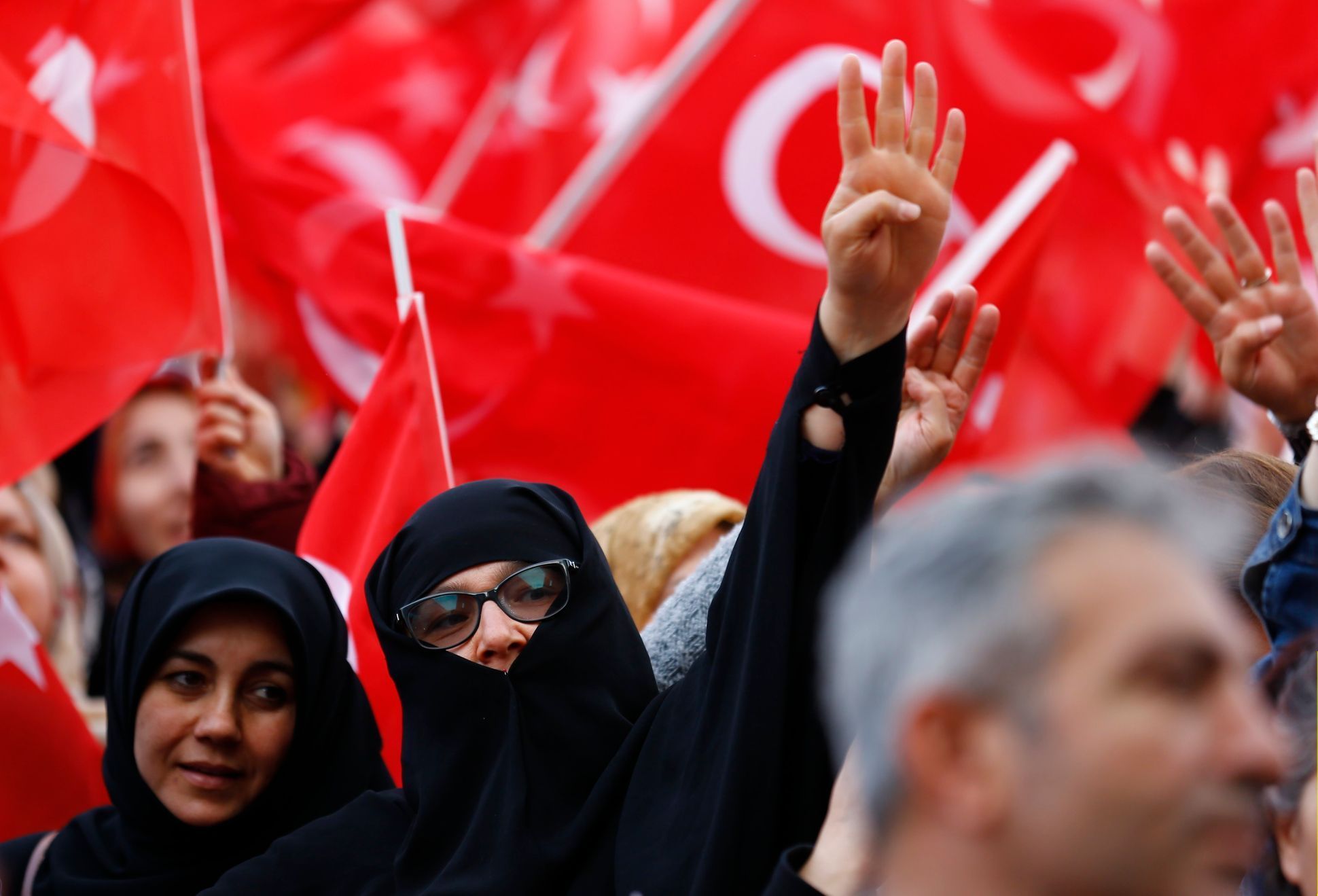 Turecko referendum příznivci Erdogana slaví