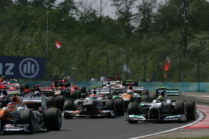 Start GP Maďarska na Hungaroringu.