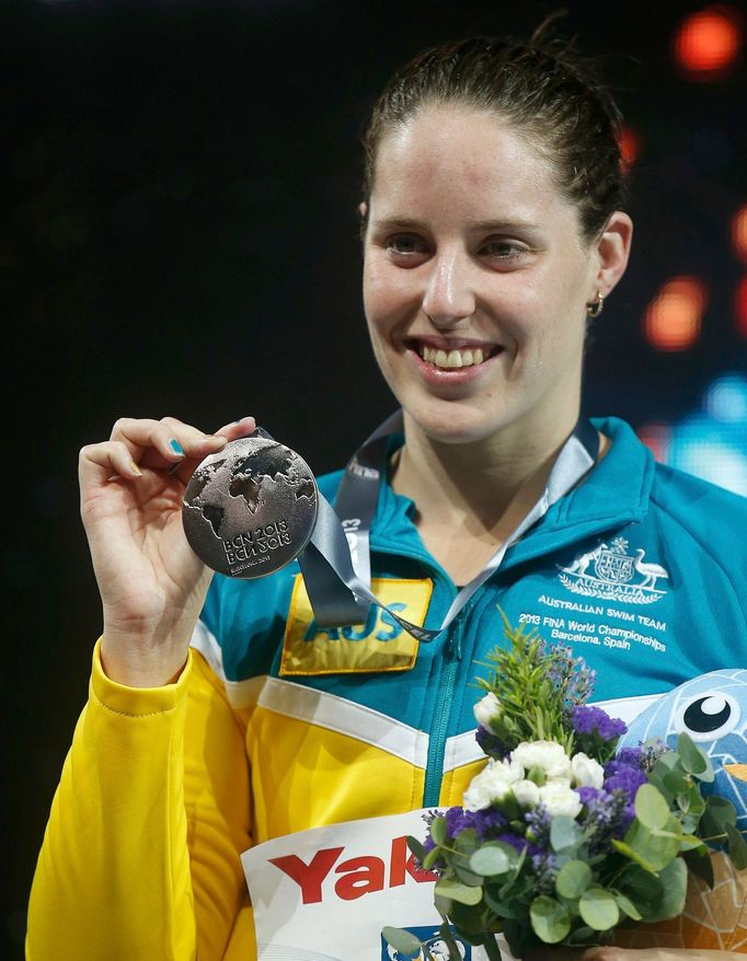 Alicia Couttsová se stříbrnou medailí za 200 metrů polohový závod na MS v Barceloně 2013.