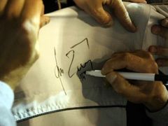 ...na trička, mikiny a jiné části oblečení, nebo jen tak na kůži na ruce.