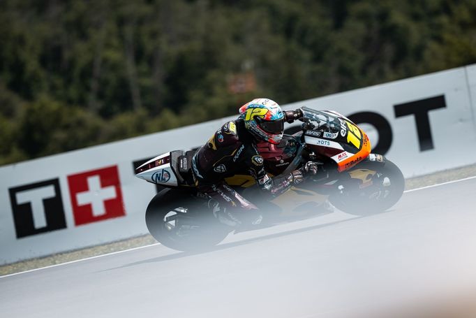 Filip Salač na motocyklu Moto2 v barvách ELF Marc VDS Racing Teamu během VC České republiky 2025