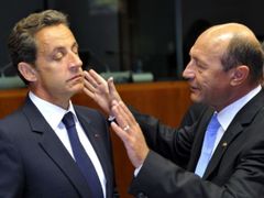 Sarkozy s rumunským prezidentem Traianem Basescem.