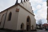 Samotný kostel dal postavit známý pražský arcibiskup Arnošt z Pardubic v roce 1349. V 16. století pak objekt opakovaně vyhořel, současná podoba je z pozdější doby.