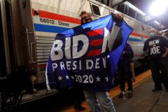 Biden vyzval Trumpa, aby uznal porážku. Ve funkci ho potvrdil už i sbor volitelů