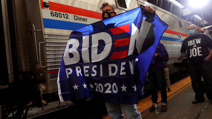 Biden vyzval Trumpa, aby uznal porážku. Ve funkci ho potvrdil už i sbor volitelů