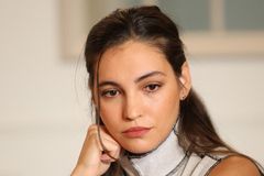 Porodila mrtvé dítě. Herečka Sára Donutilová promluvila o tragédii