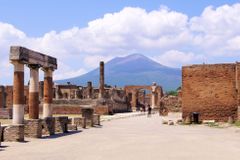Na nalezišti v Pompejích se znovu otevírá Vila milenců, kterou poničilo zemětřesení