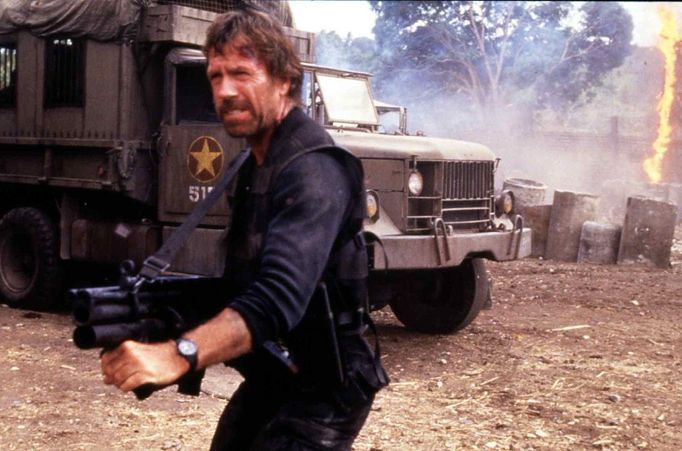 Chuck Norris jako plukovník Braddock v akčním filmu Braddock: Missing in Action III (1988)