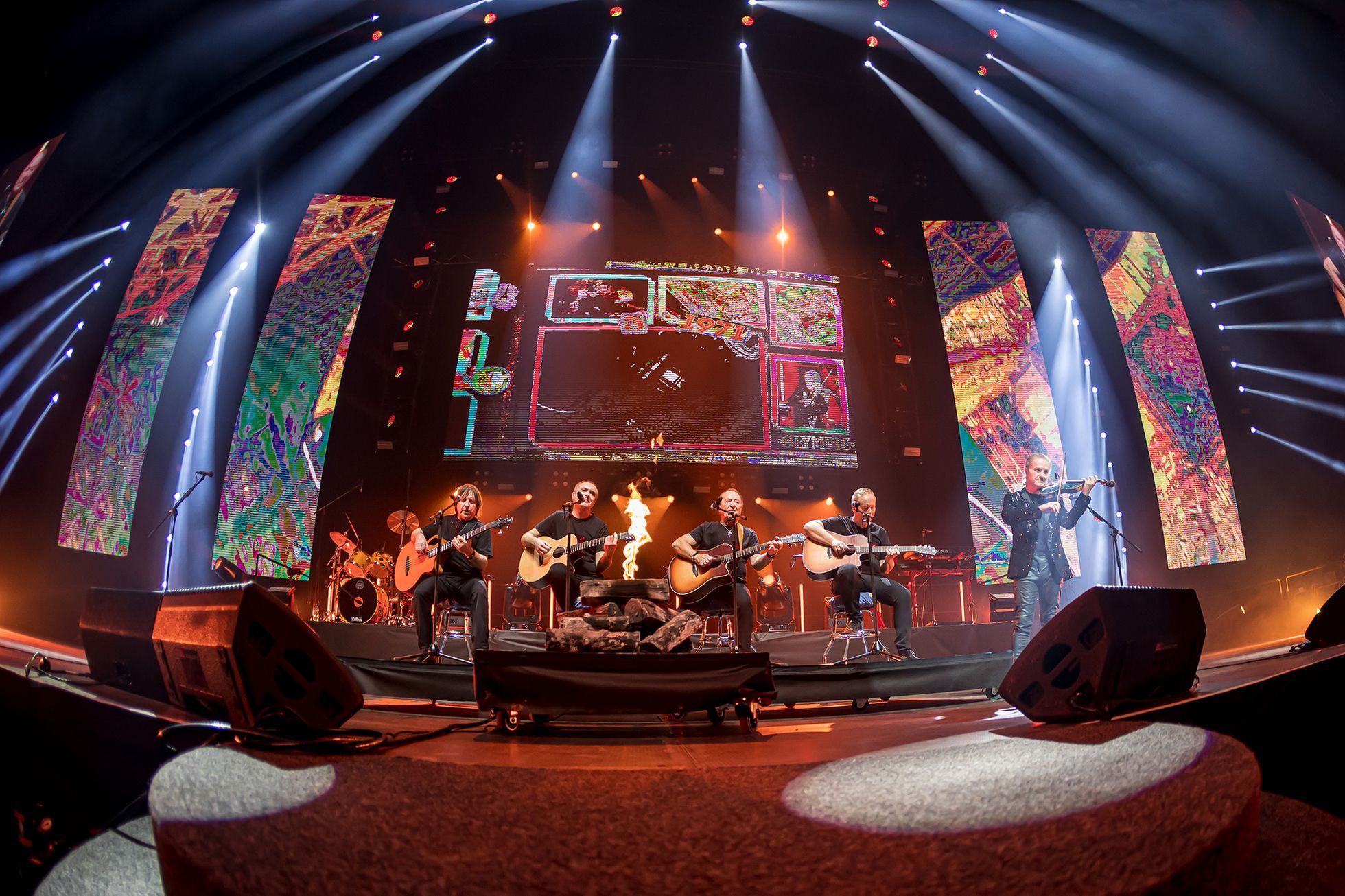 Koncert k 60. výročí Olympicu v pražské O2 areně objektivem fotografa Radoslava Vnenčáka