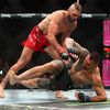 Jiří Procházka při souboji s Aleksandarem Rakičem v rámci UFC 300