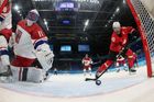 Andres Ambühl dává první gól Švýcarska v zápase předkola  play-off Česko - Švýcarsko na ZOH 2022 v Pekingu