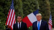 Emmanuel Macron a Donald Trump na oslavách 75. výročí Dne D.