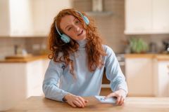 Literatura do ucha. Sedm tipů na audioknihy, které stojí za to slyšet