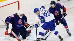 MS v hokeji 2021, Slovensko - Velká Británie: Adam Liška před britským brankářem Benem Bownsem