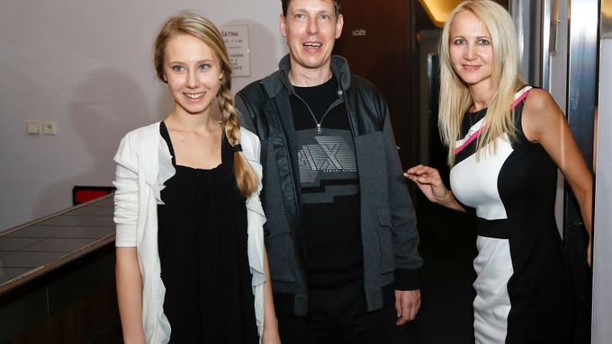 Stanislav Gross na slavnostní premiéře muzikálu Adam a Eva v dubnu 2014 s rodinou. V důsledku nemoci už nemohl hýbat rukama.