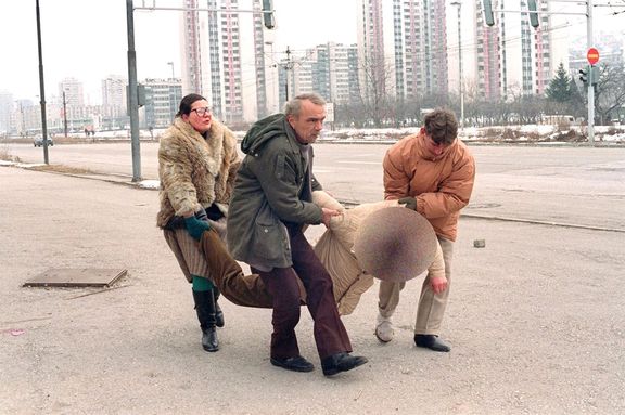 Střelba na lidi. Dva miliony korun (v přepočtu) za dospělého, dítě za příplatek.