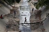 Podle odhadů trpí nedostatkem vody poslední dva týdny na 20 milionů Venezuelců.