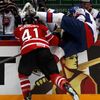 Michael Miklik a Alexandre Burrows v utkání MS v hokeji 2012 Kanada - Slovensko