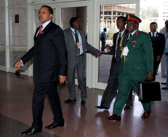 Tanzanský prezident Jakaya Kikwete (vlevo) stál v čele Africké unie od 31.ledna 2008 do 2.února 2009