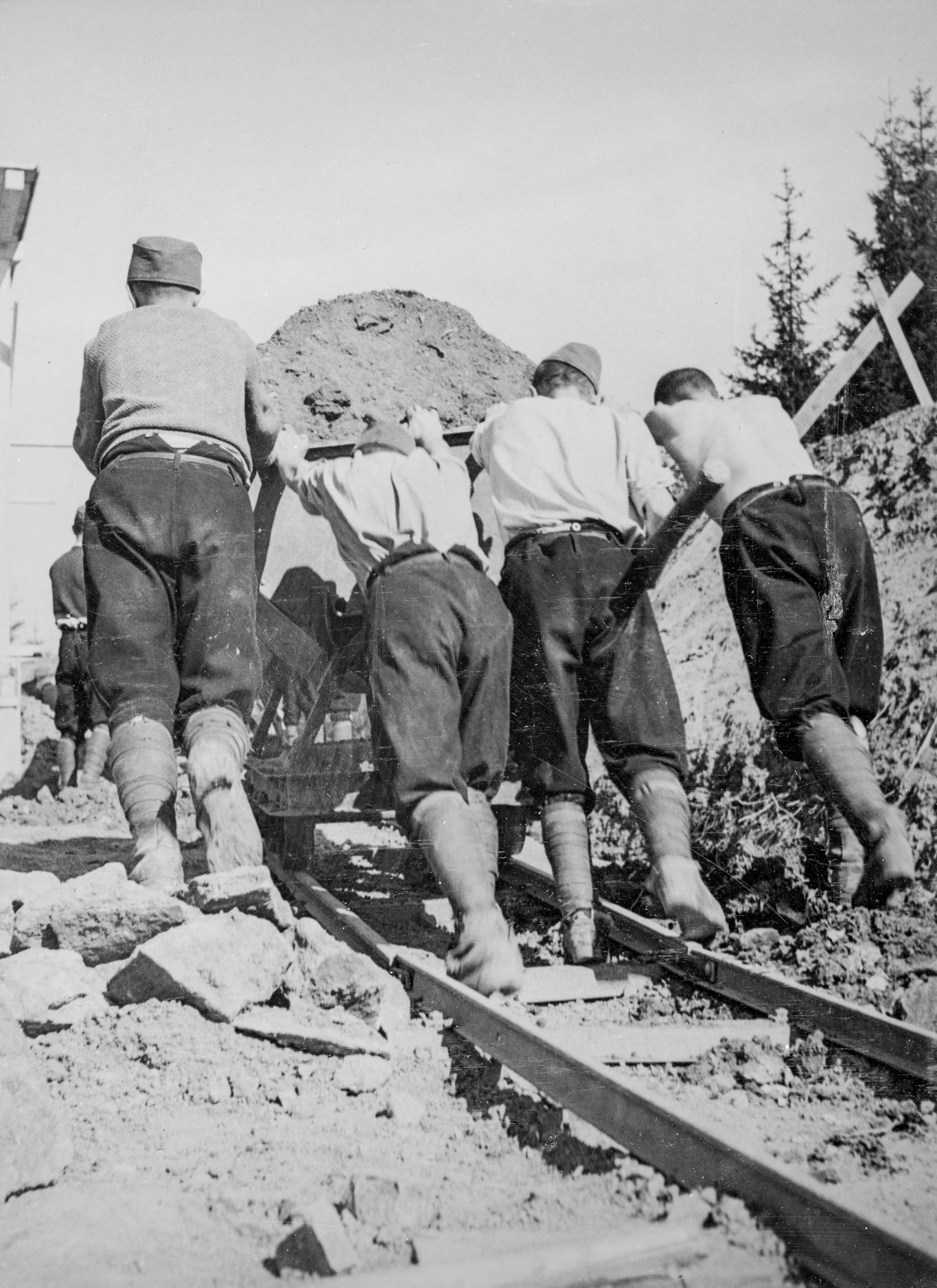 Koncentrační tábor Hradištko a neznámý příběh španělských vězňů, Koncentrační tábor Hradištko, Koncentrační tábor, Benešovsko, historie, Magazín