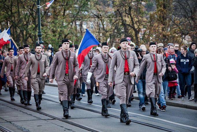 Prahou prošel průvod Sokolů. Podívejte se na fotografie z něj.