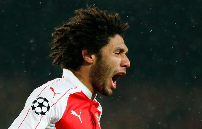 Mohamed Elneny celebrates scoring the first goal for Arsenal