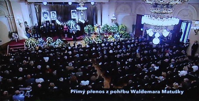 Pohřeb Waldemara Matušky - zaplněná obřadní síň