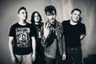 Pásci z Arctic Monkeys procitají k mohutným riffům