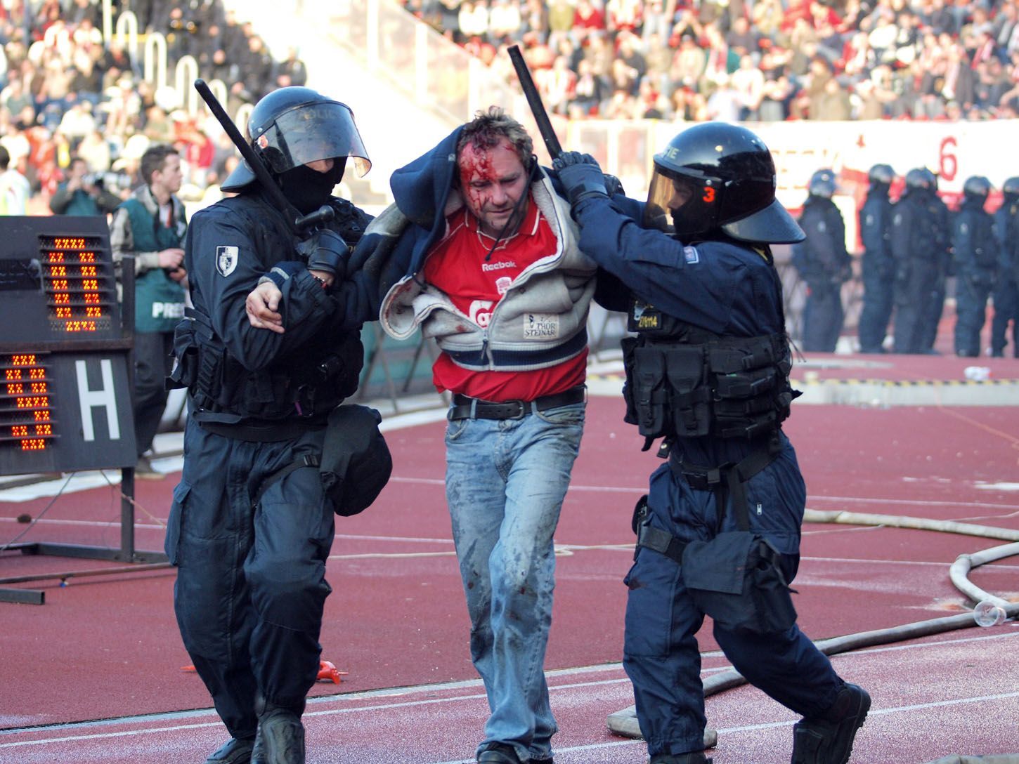 Bitka fotbalových fanoušků klubu AC Sparta Praha