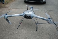 Záhada vyřešena? Za drony v Paříži zatkli lidi z Al-Džazíry