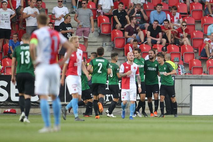 5. kolo fotbalové FORTUNA:LIGY, Slavia - Jablonec: fotbalisté Jablonce se radují z gólu na 1:0.