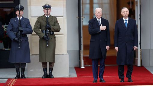 Americký prezident Joe Biden navštívil ve Varšavě polského prezidenta Andrzeje Dudu.
