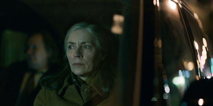 Saskia Reevesová jako Catherine.