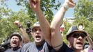 Coal miners shout during a protest against government spending cuts in the mining sector in Madrid May 31, 2012. REUTERS/Sergio Perez (SPAIN - Tags: CIVIL UNREST POLITICS BUSINESS) Published: Kvě. 31, 2012, 2:12 odp.