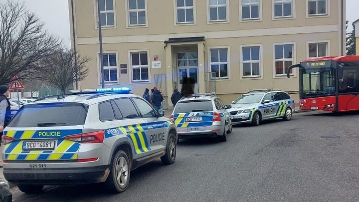 Žák základní školy vyhrožoval učitelce střelnou zbraní, sama ho zneškodnila