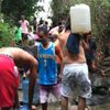 Venezuelané jsou bez proudu. Na vodu se tu čekají fronty