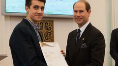 Princ Edward při předávání ceny