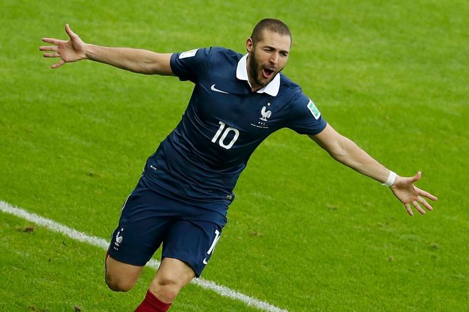 France's Karim Benzema celebrates his goal against Honduras during their 2014 World Cup Group E soccer match at the Beira Rio stadium in Porto Alegre, June 15, 2014. REUT