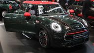 Také Mini John Cooper Works je hodně rychlý kompaktní automobil. Vídeň vidí jeho evropskou premiéru.