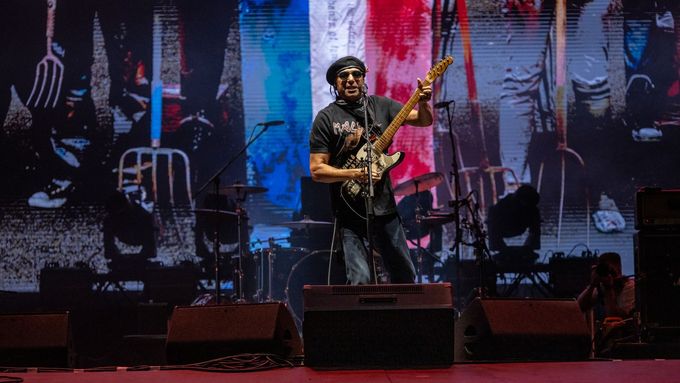 Rage Against the Machine's Killing In the Name as performed by Tom Morello on Colors this Wednesday.  Photo: Jiří Zerzoň