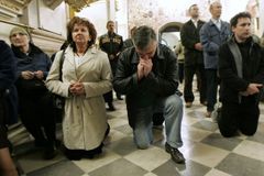 Muž zaútočil na uctívanou ikonu Černé Madony v Čenstochové