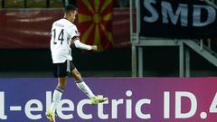 Německý fotbalista Jamal Musiala slaví gól v utkání se Severní Makedonií