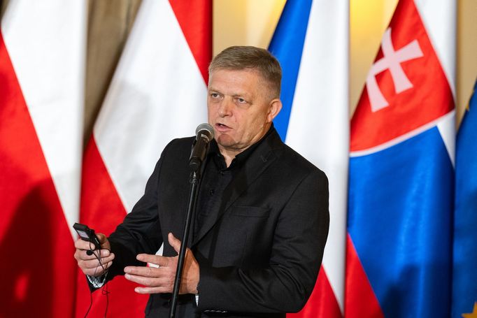 Slovenský premiér Robert Fico na setkání premiérů zemí zasažených záplavami s předsedkyní Evropské komise Ursulou von der Leyenovou, Vratislav, Polsko, 19. září 2024