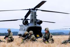 Jsou nejlepšími vojáky světa, ale teď jsou v nemilosti. Proč Británie stíhá členy SAS