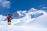 Nejvlídnější letos byla k českým horolezcům Krásná hora, což je překlad názvu masivu Gašerbrum v Pákistánu. Na Gašerbrumu II (8035 metrů), který vidíte zhruba uprostřed snímku, stanulo hned pět lezců českého původu.