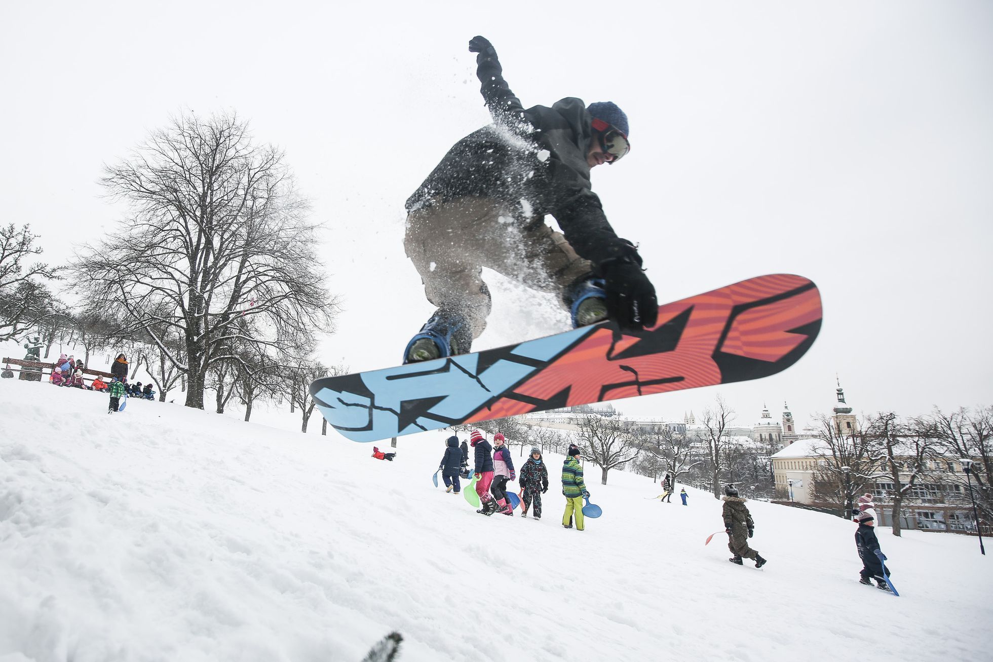 Lyžování, běžky, snowboard, zima, sníh, Praha, Petřín, Karlův most, 9. 2. 2021